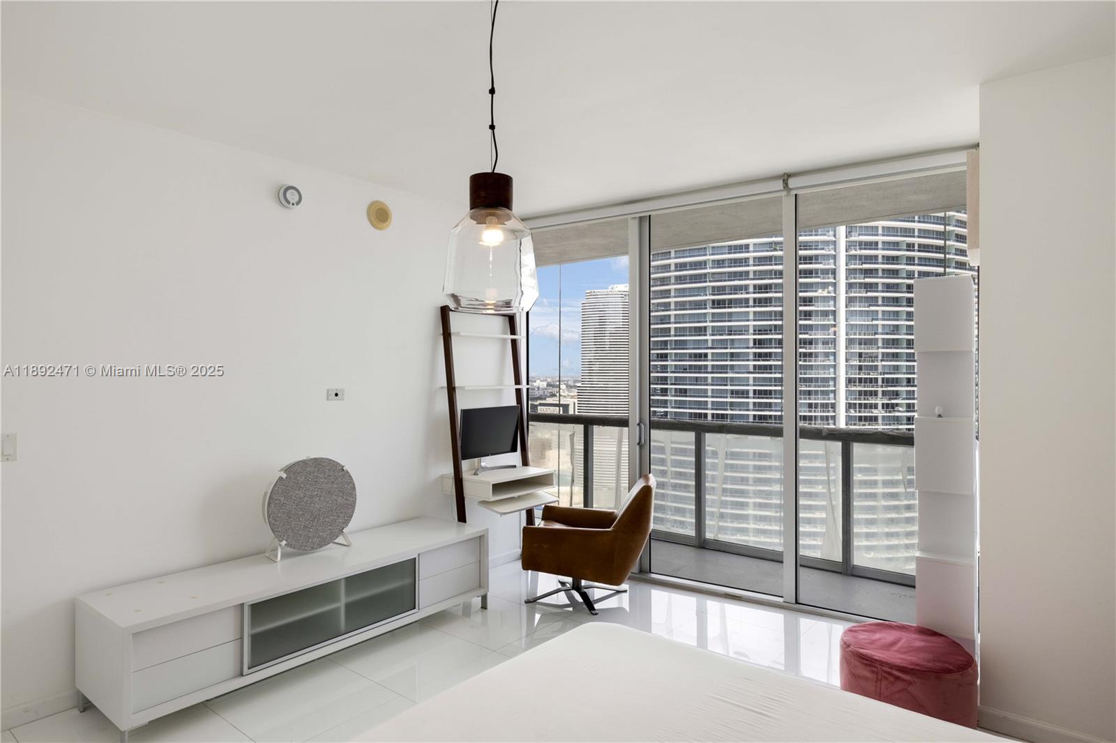 image Icon Brickell13