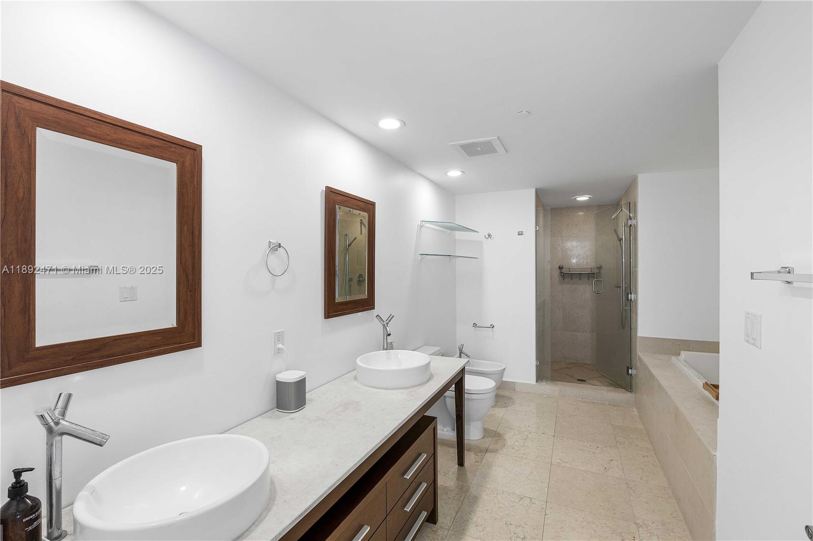 image Icon Brickell14