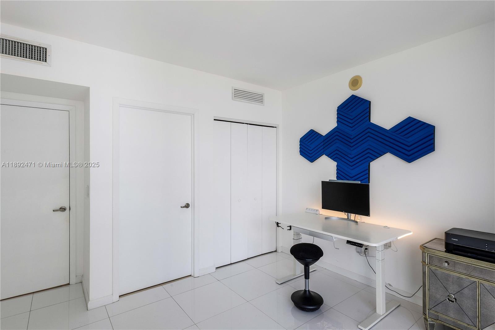 image Icon Brickell18