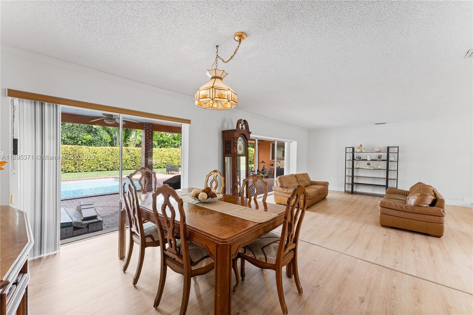 7205 SW 109th Ter Pinecrest, FL 33156