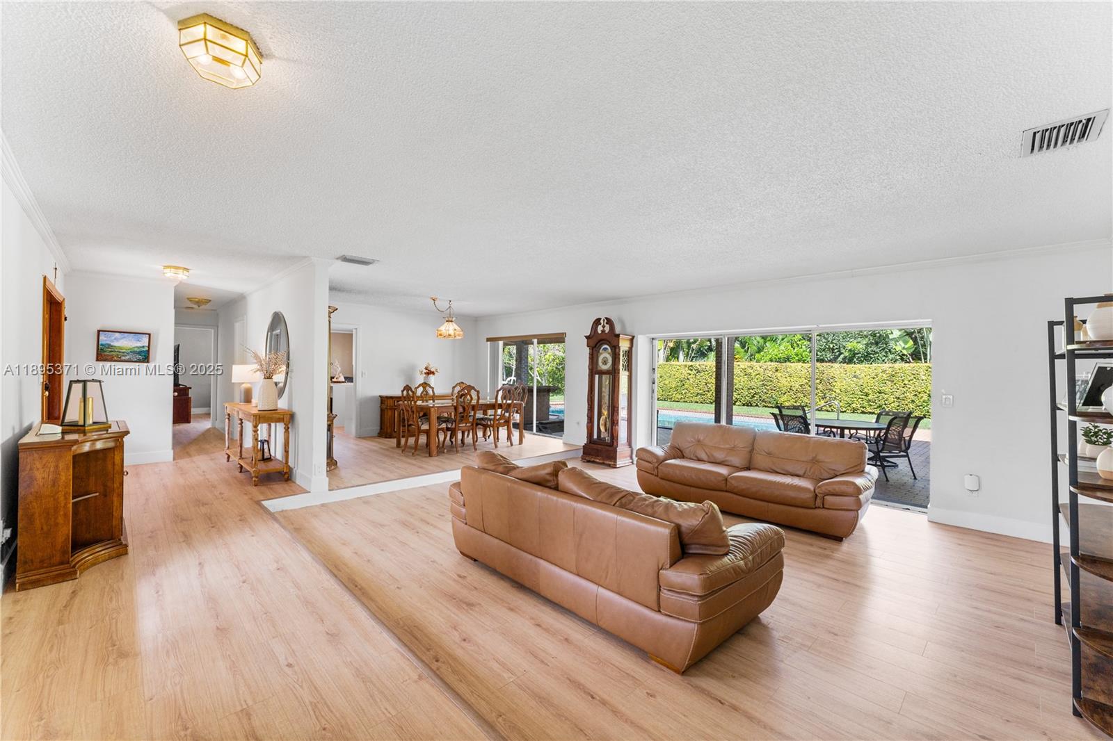 7205 SW 109th Ter Pinecrest, FL 33156