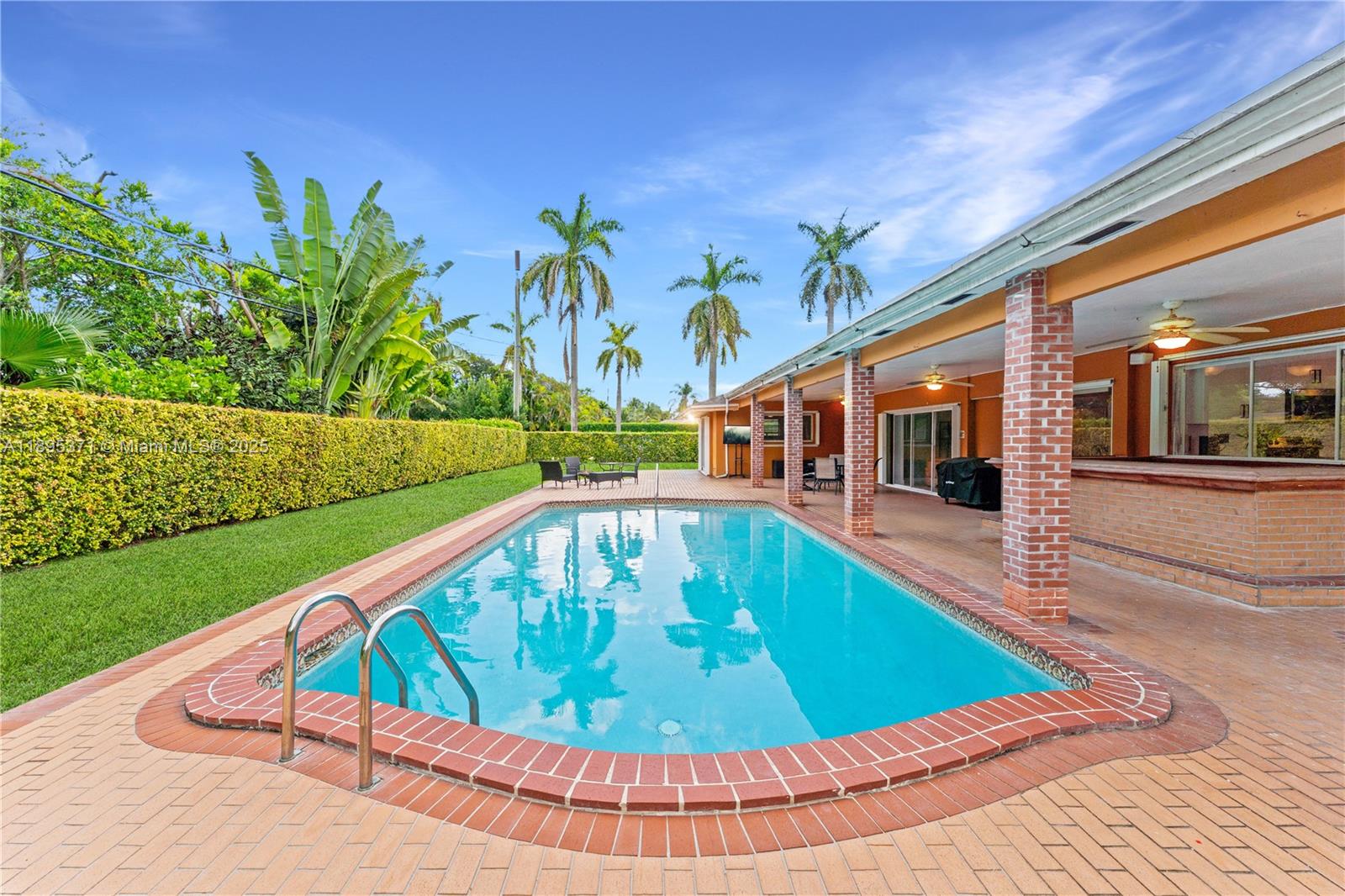 7205 SW 109th Ter Pinecrest, FL 33156