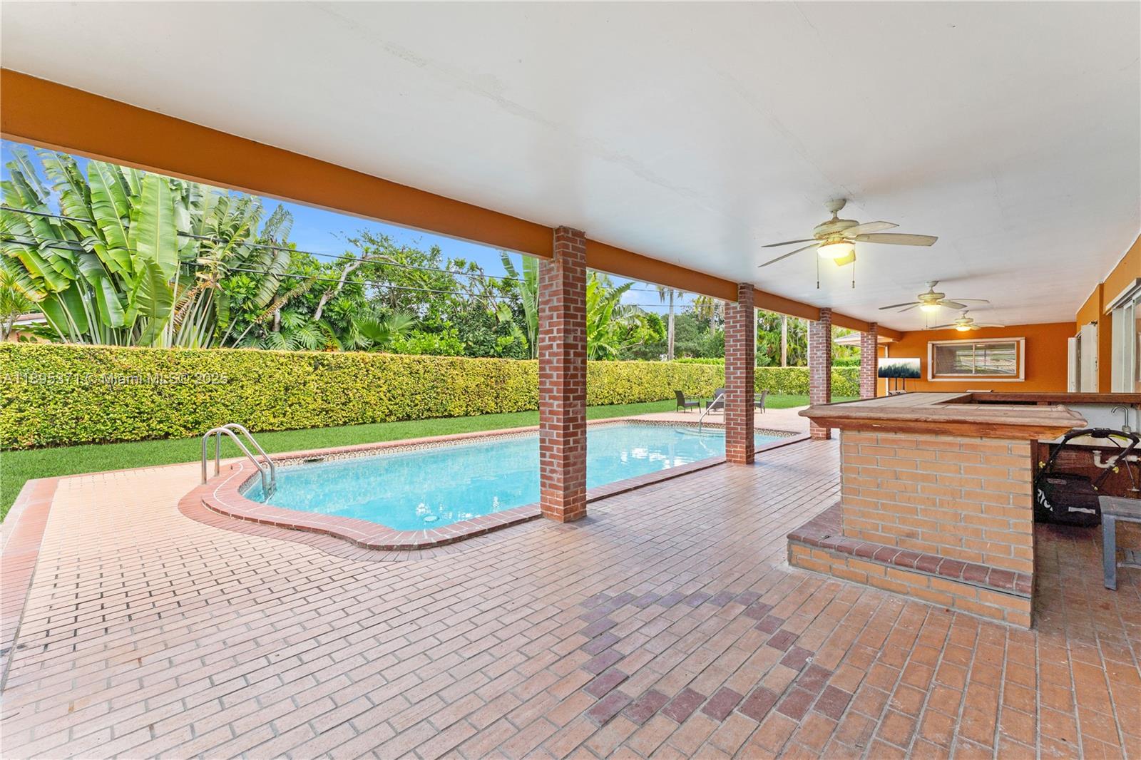 7205 SW 109th Ter Pinecrest, FL 33156