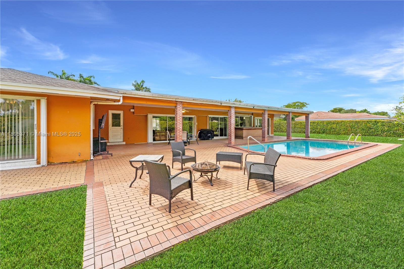 7205 SW 109th Ter Pinecrest, FL 33156