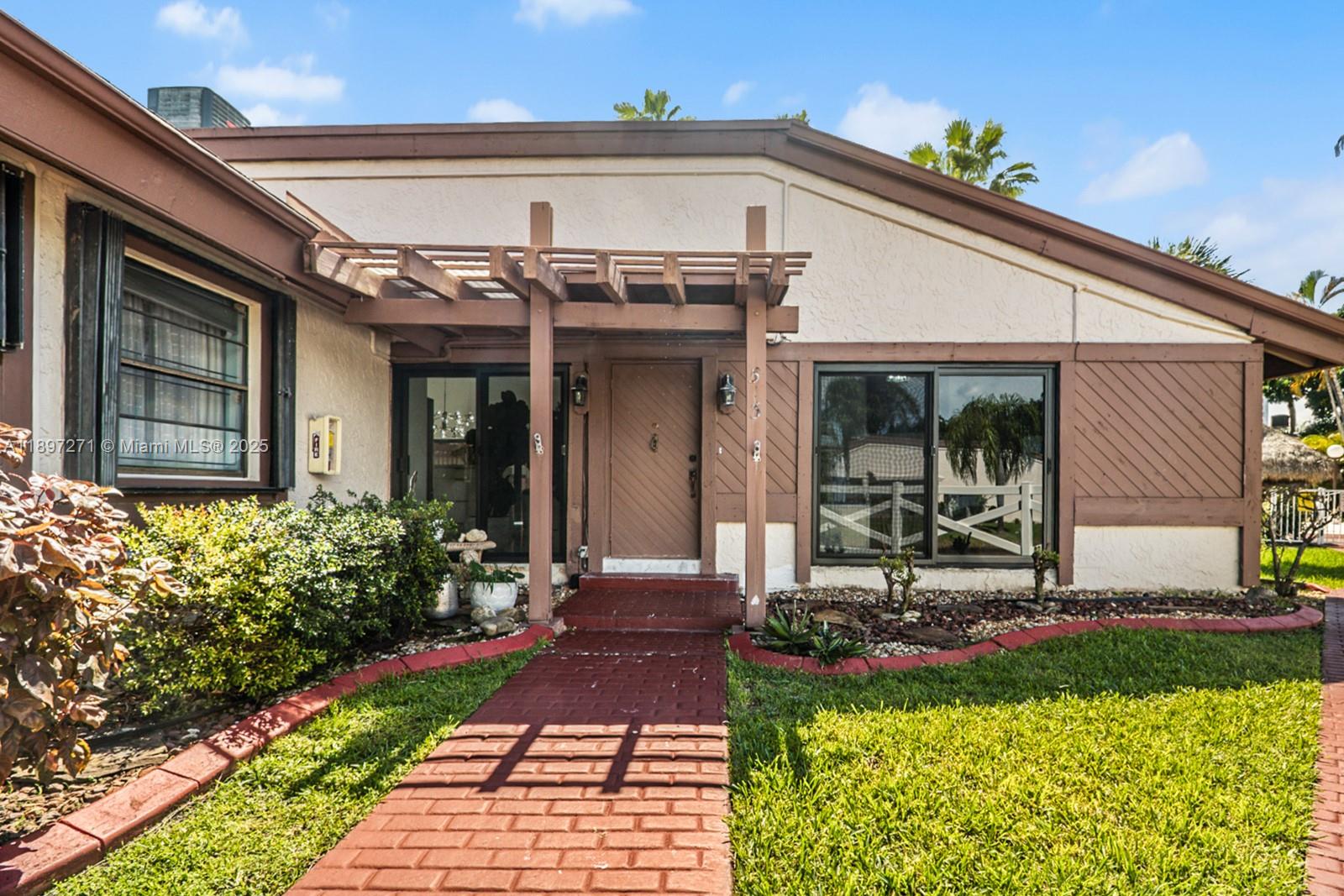 513 Leslie Dr