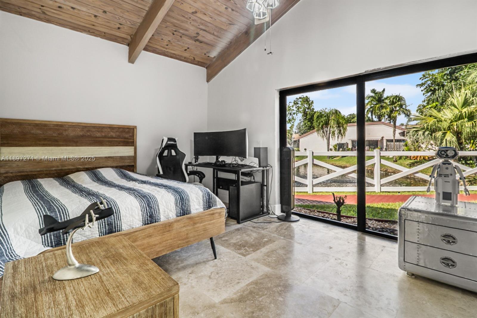 513 Leslie Dr Hallandale Beach, FL 33009