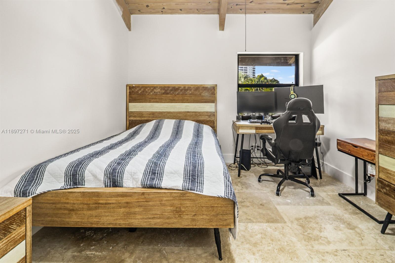 513 Leslie Dr Hallandale Beach, FL 33009