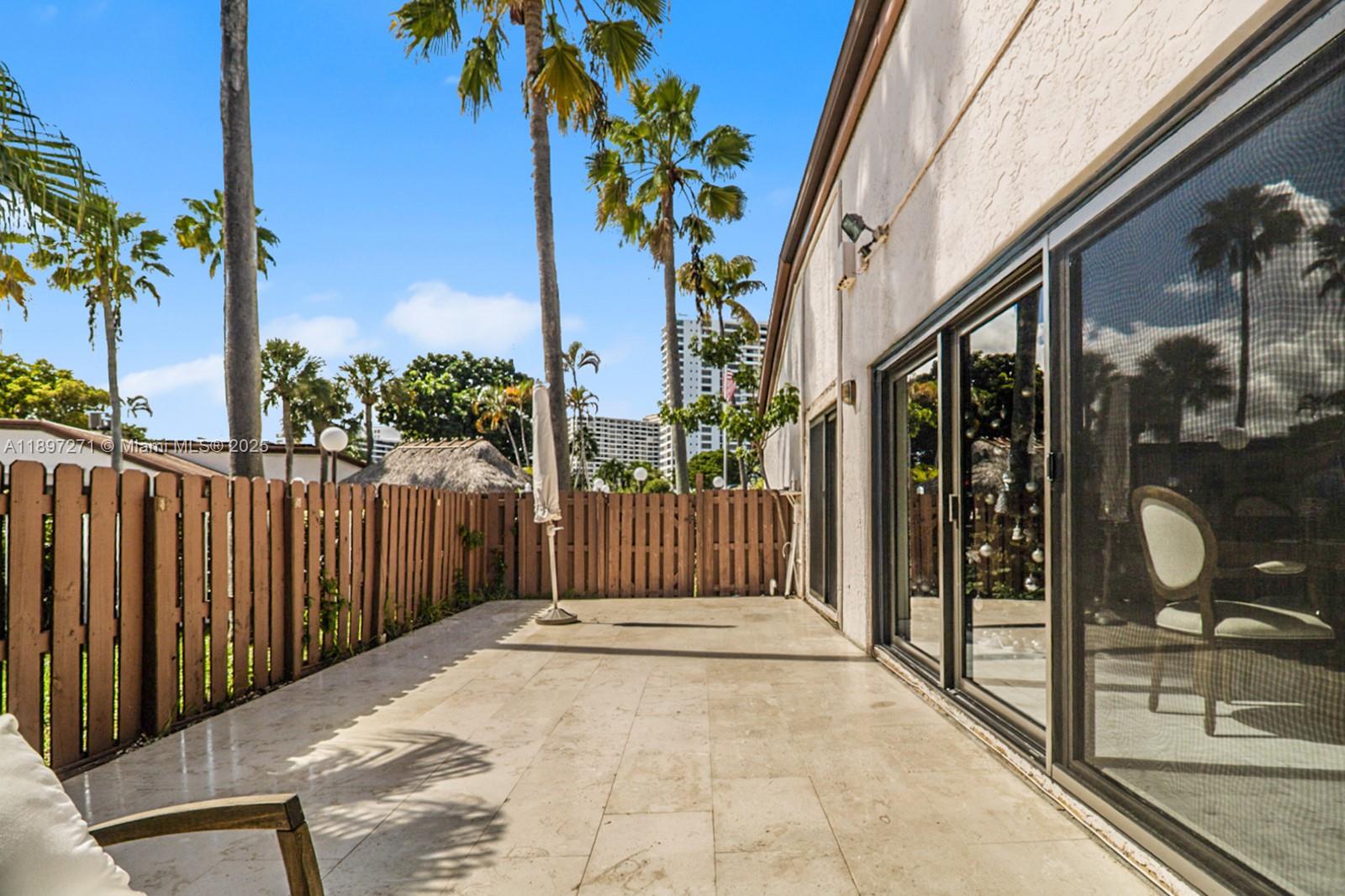 513 Leslie Dr Hallandale Beach, FL 33009