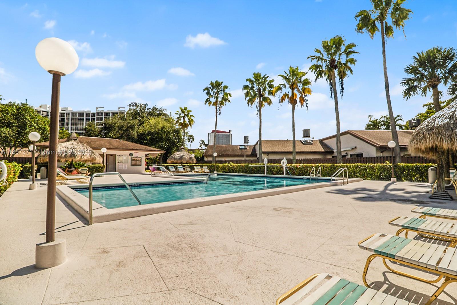 513 Leslie Dr Hallandale Beach, FL 33009