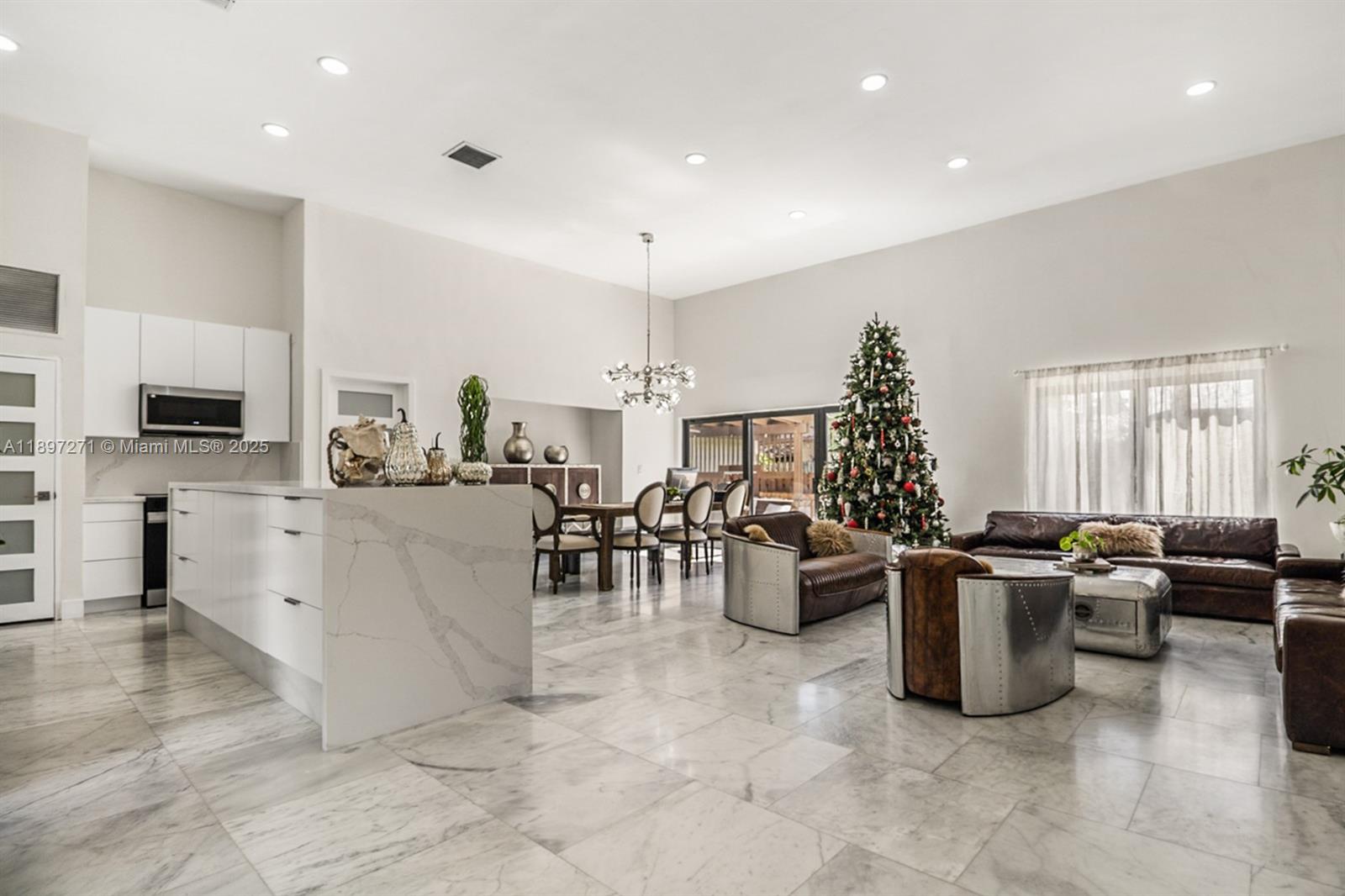 513 Leslie Dr Hallandale Beach, FL 33009