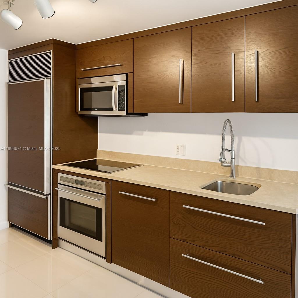 475 Brickell Ave #408