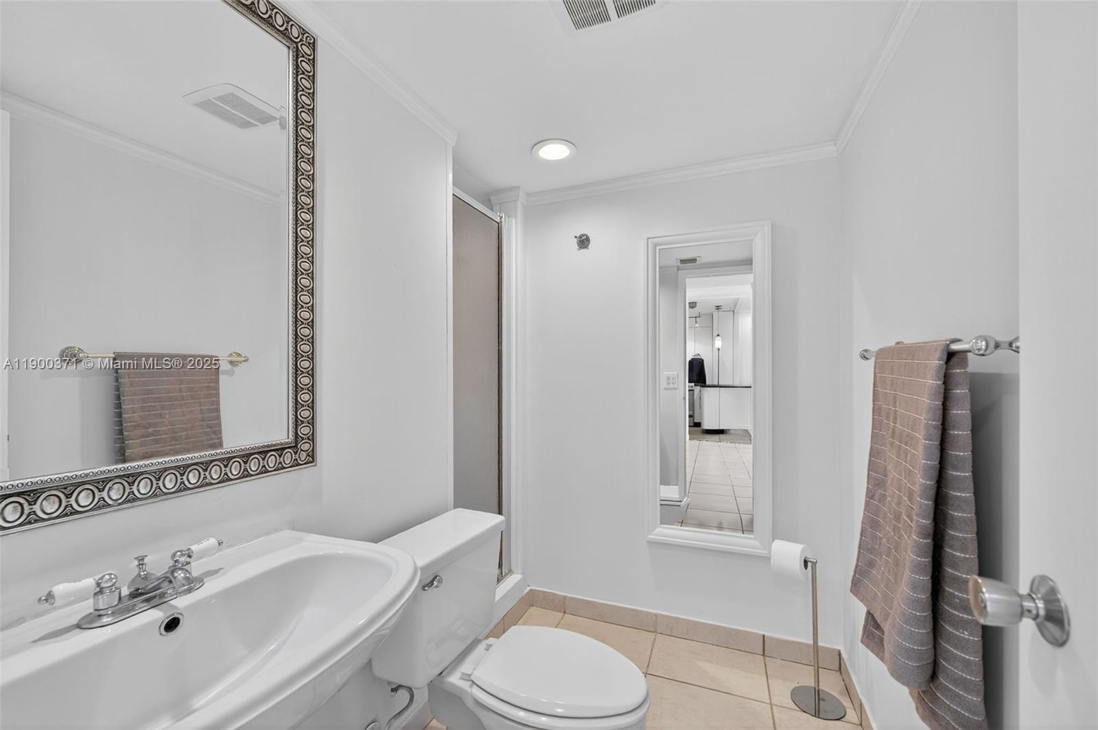 1050 SE 15th St #307 Fort Lauderdale, FL 33316