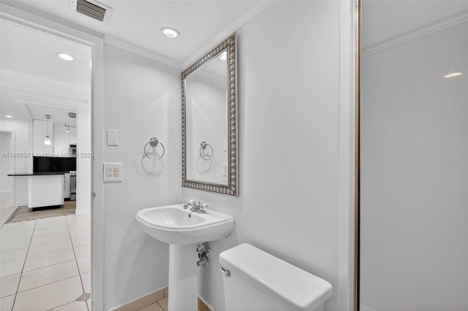 1050 SE 15th St #307 Fort Lauderdale, FL 33316