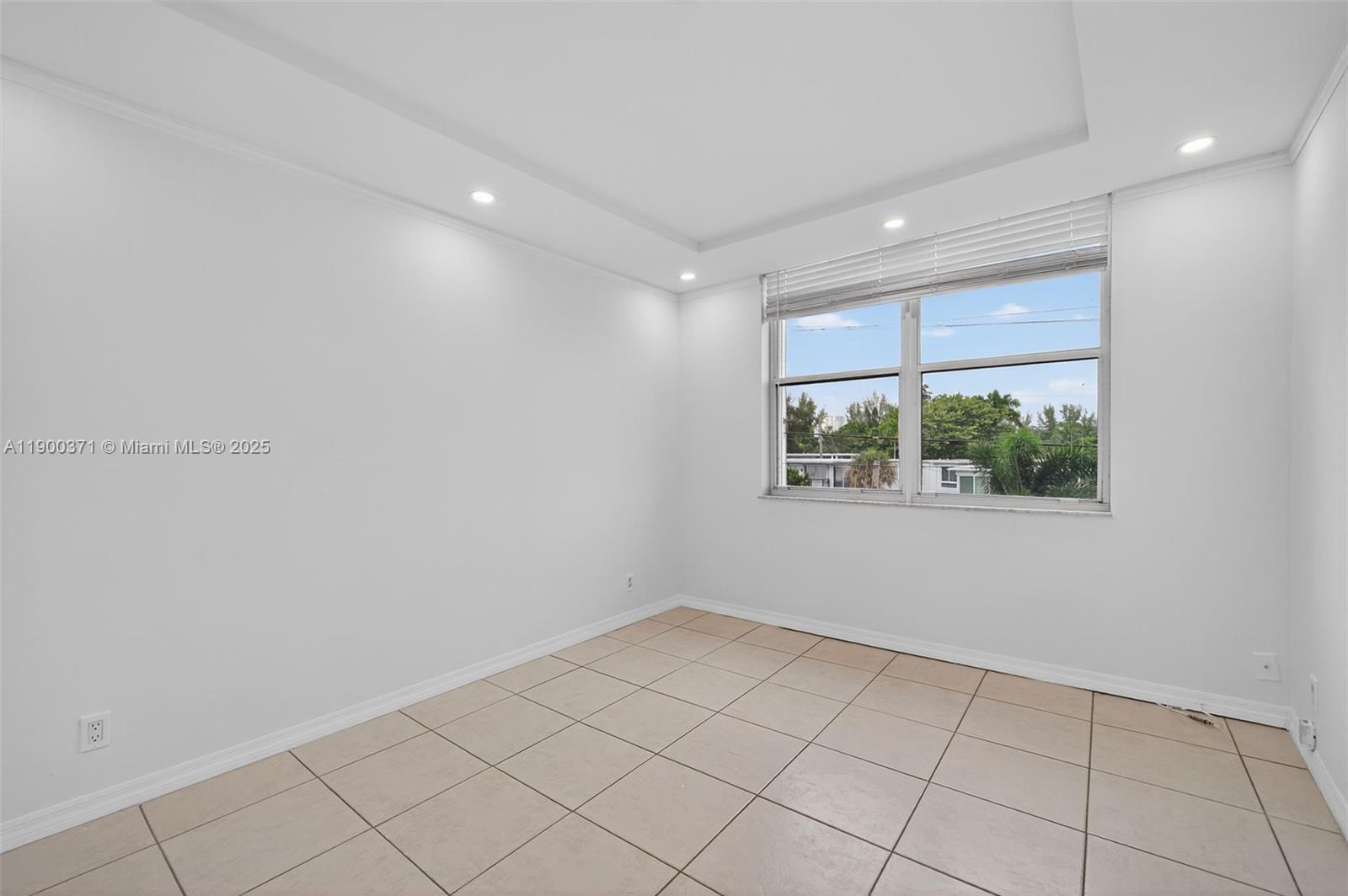 1050 SE 15th St #307 Fort Lauderdale, FL 33316