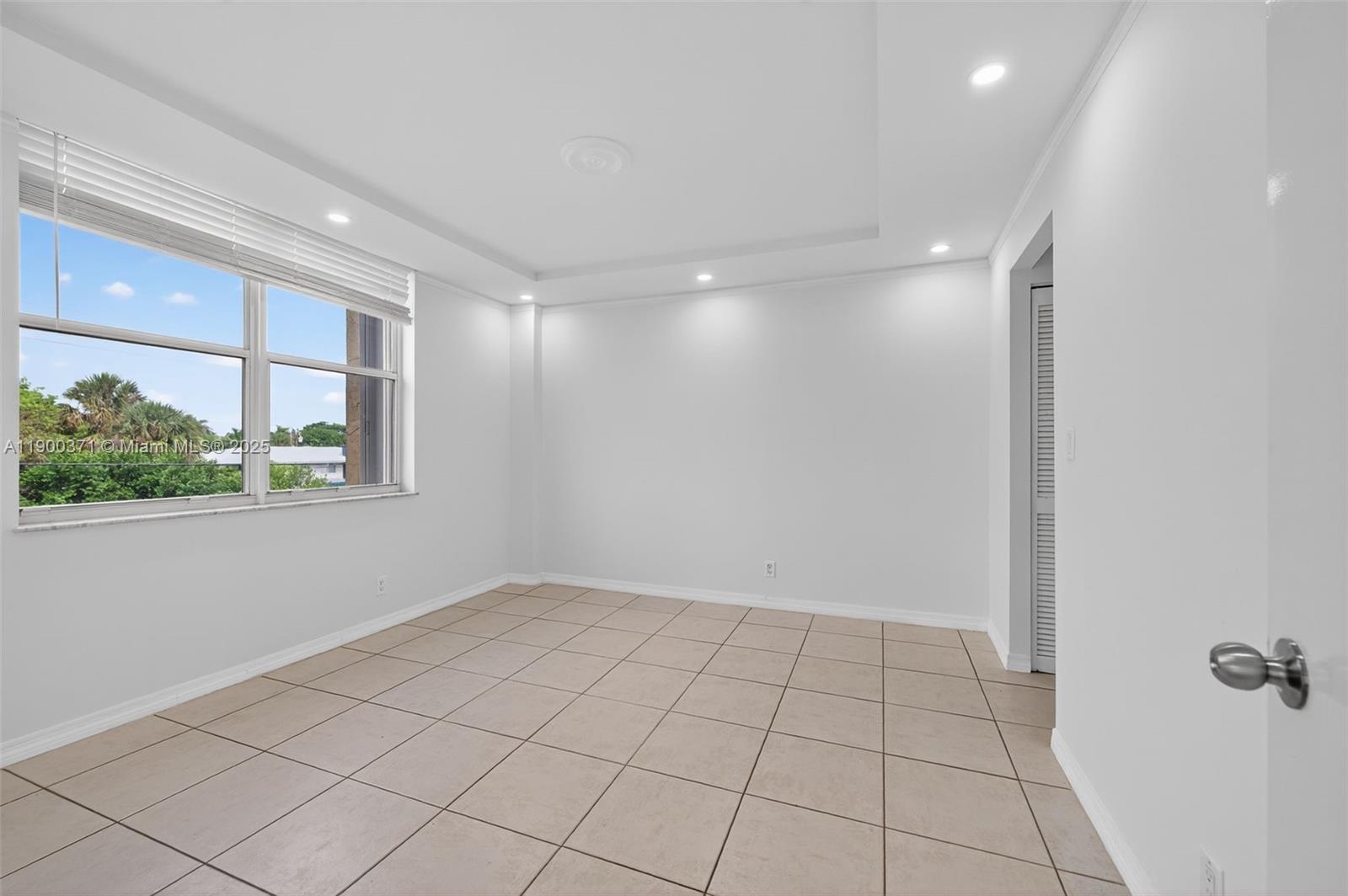 1050 SE 15th St #307 Fort Lauderdale, FL 33316