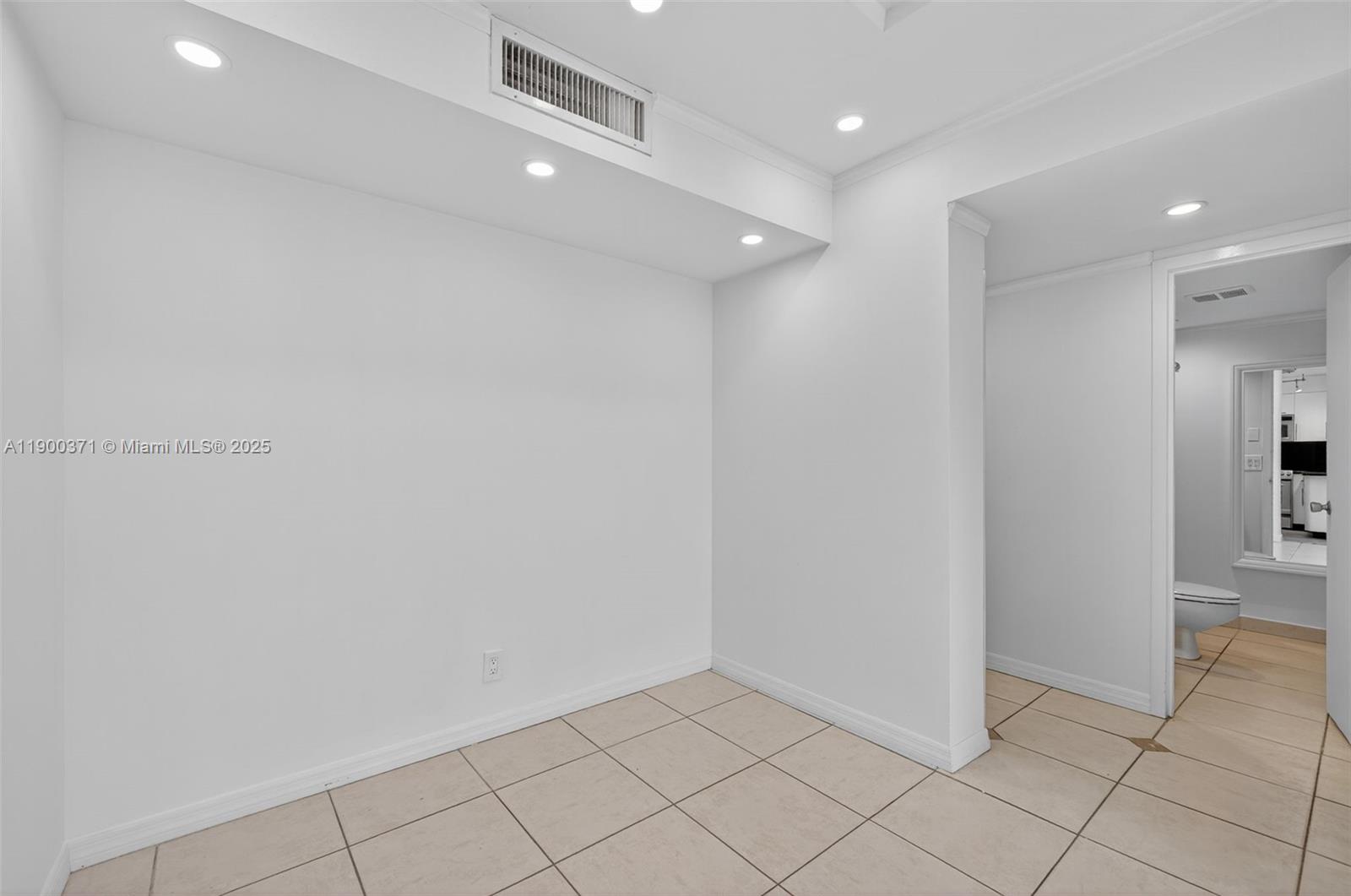 1050 SE 15th St #307 Fort Lauderdale, FL 33316