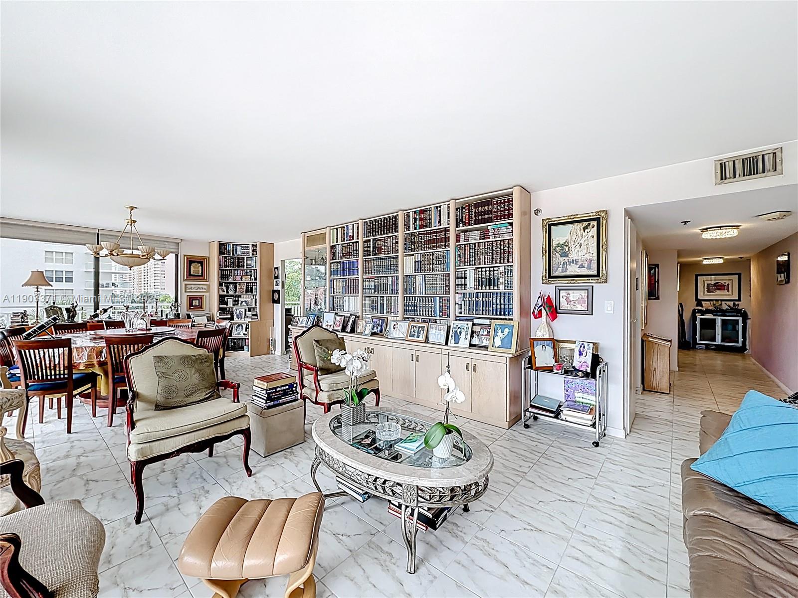 image Winston Towers 60013