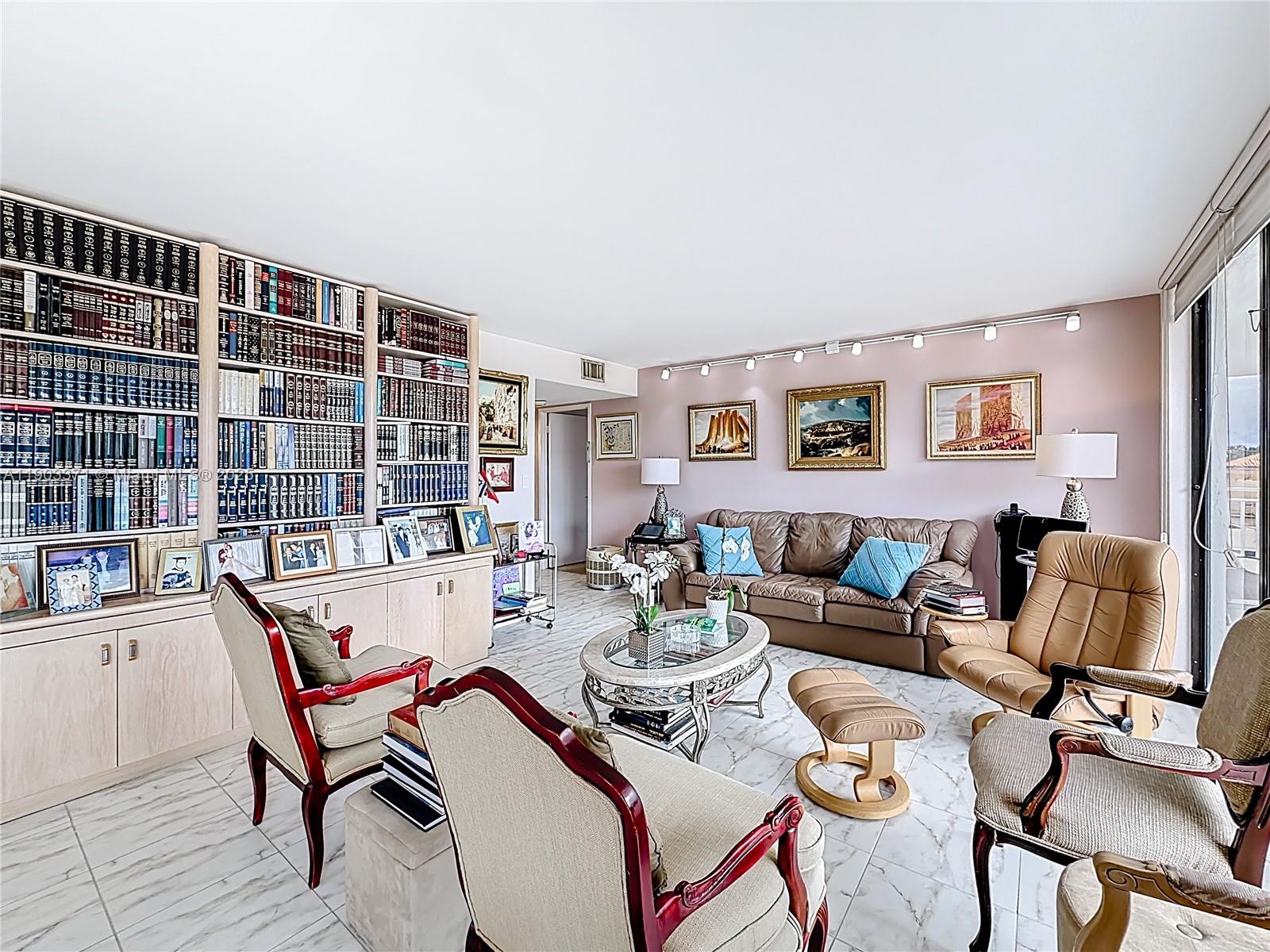 image Winston Towers 60015