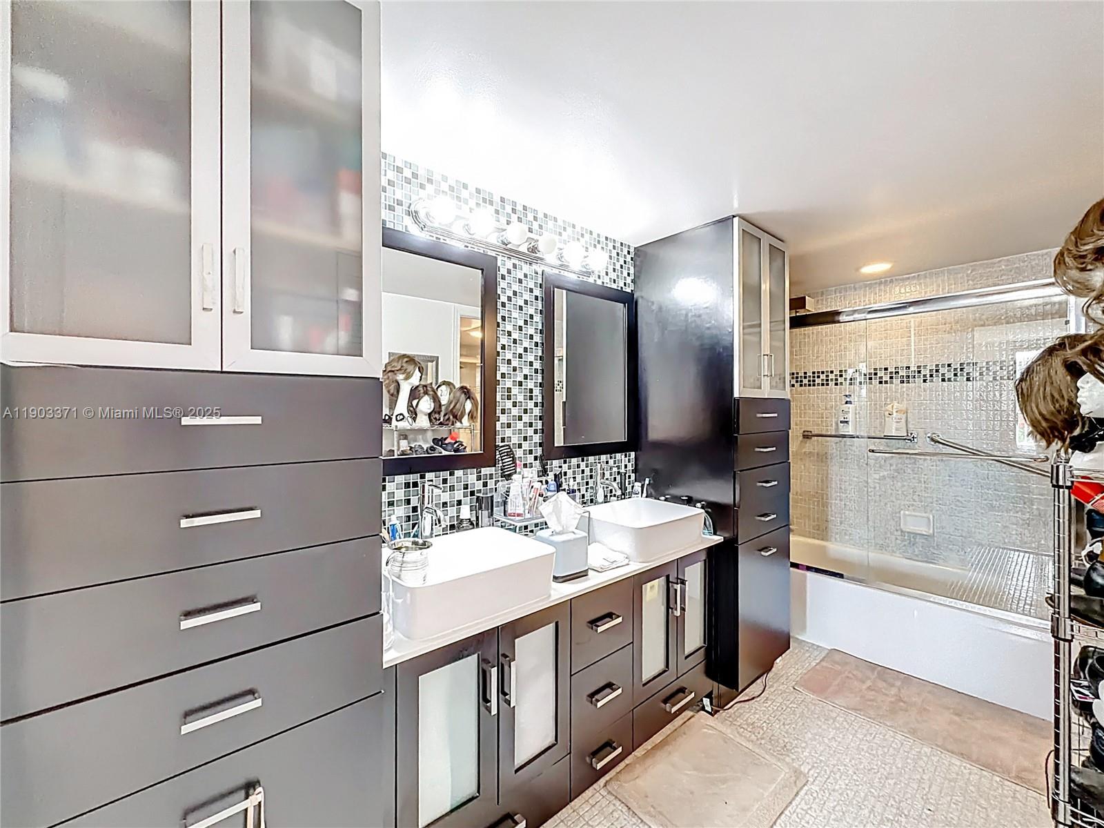 image Winston Towers 60022