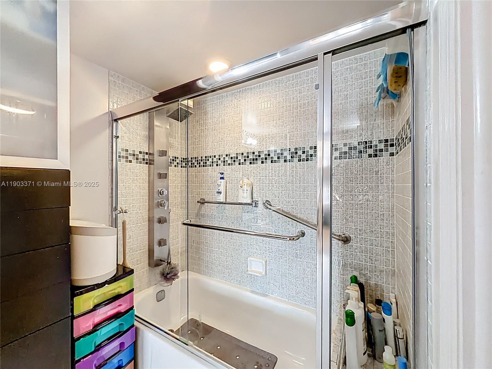 image Winston Towers 60023