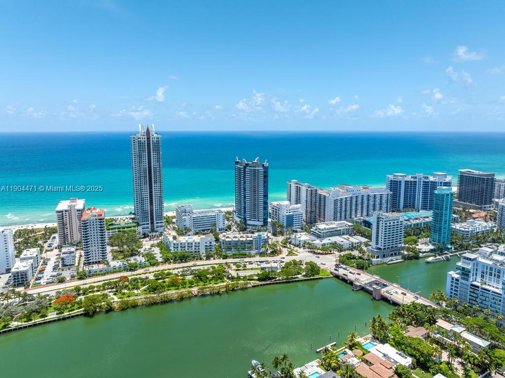 6301 Collins Ave #1405