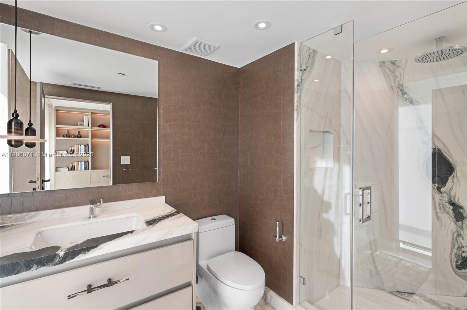 19955 NE 38th Ct #704 Aventura, FL 33180