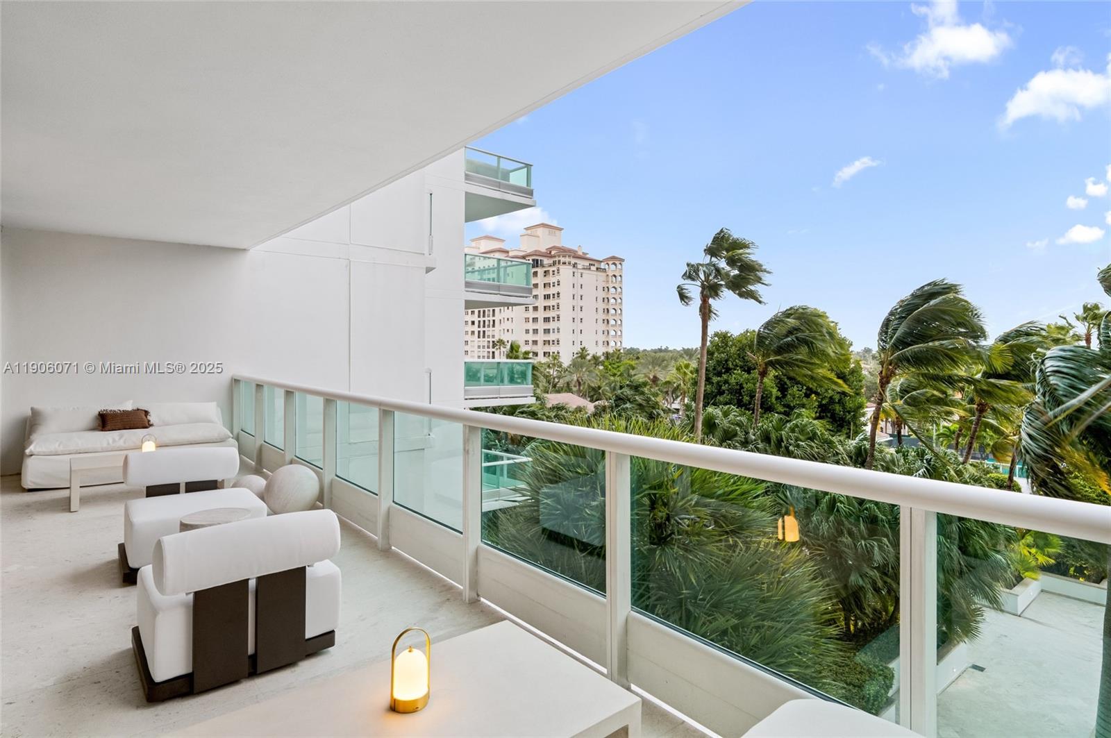 19955 NE 38th Ct #704 Aventura, FL 33180