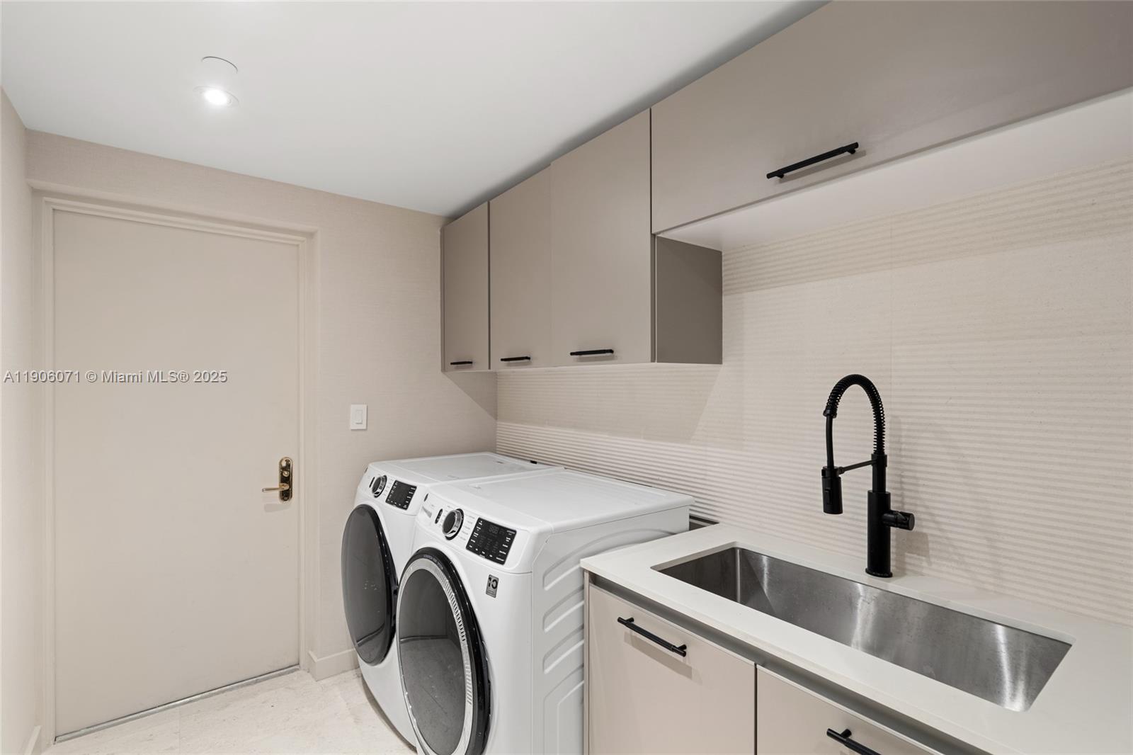 19955 NE 38th Ct #704 Aventura, FL 33180