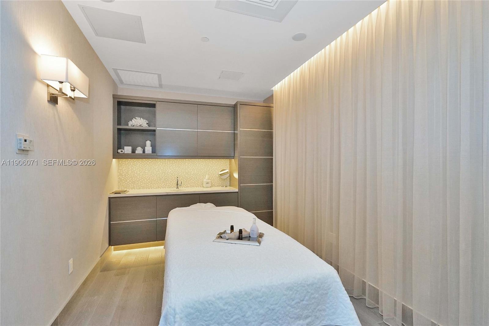 19955 NE 38th Ct #704 Aventura, FL 33180