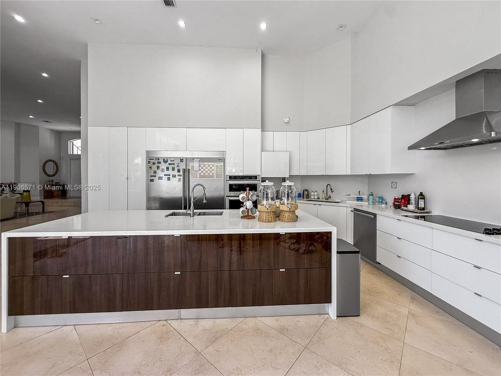 2514 Poinciana Dr Weston, FL 33327