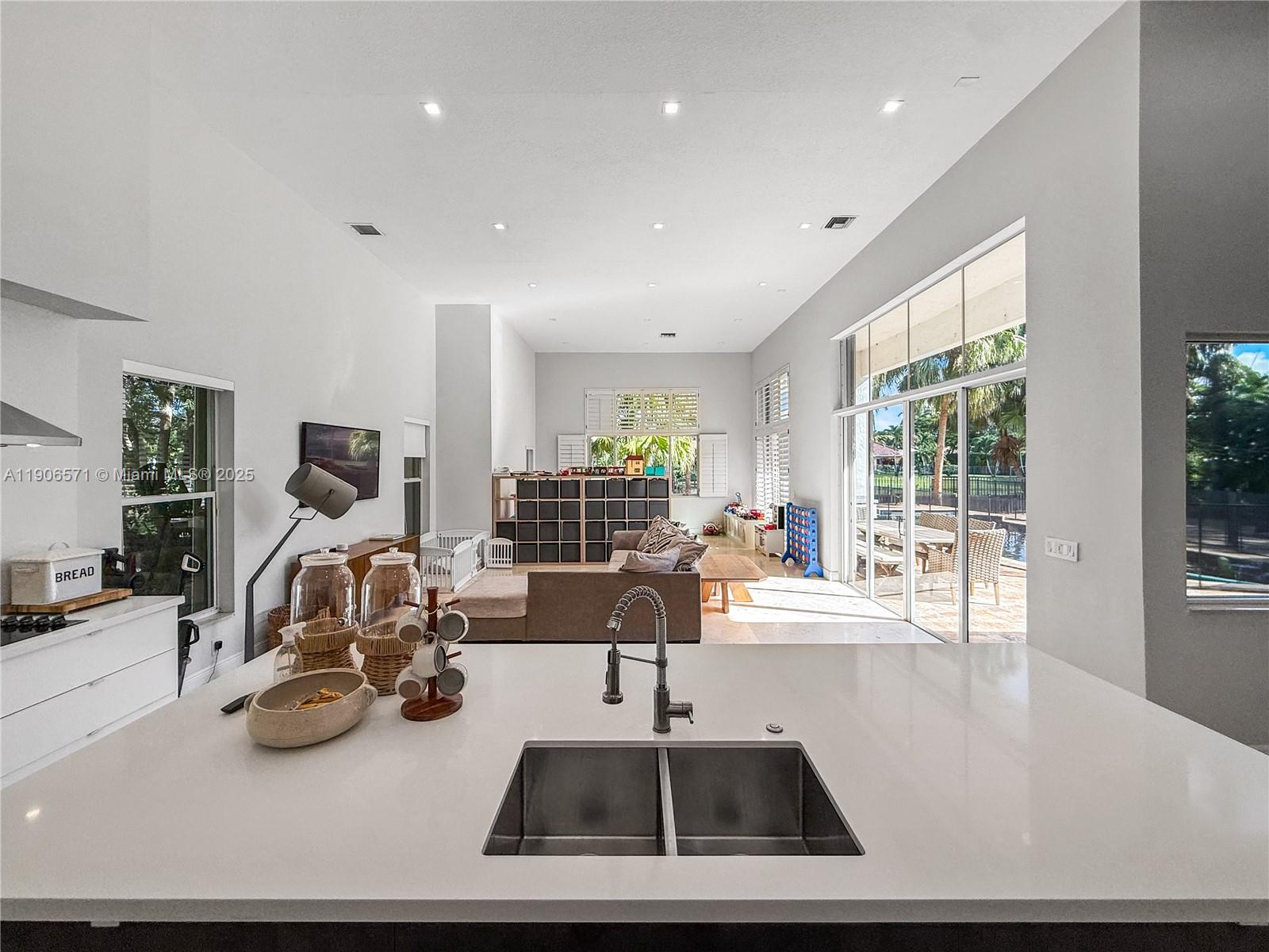 2514 Poinciana Dr Weston, FL 33327