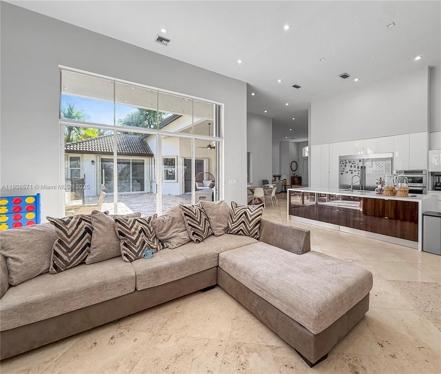 2514 Poinciana Dr Weston, FL 33327