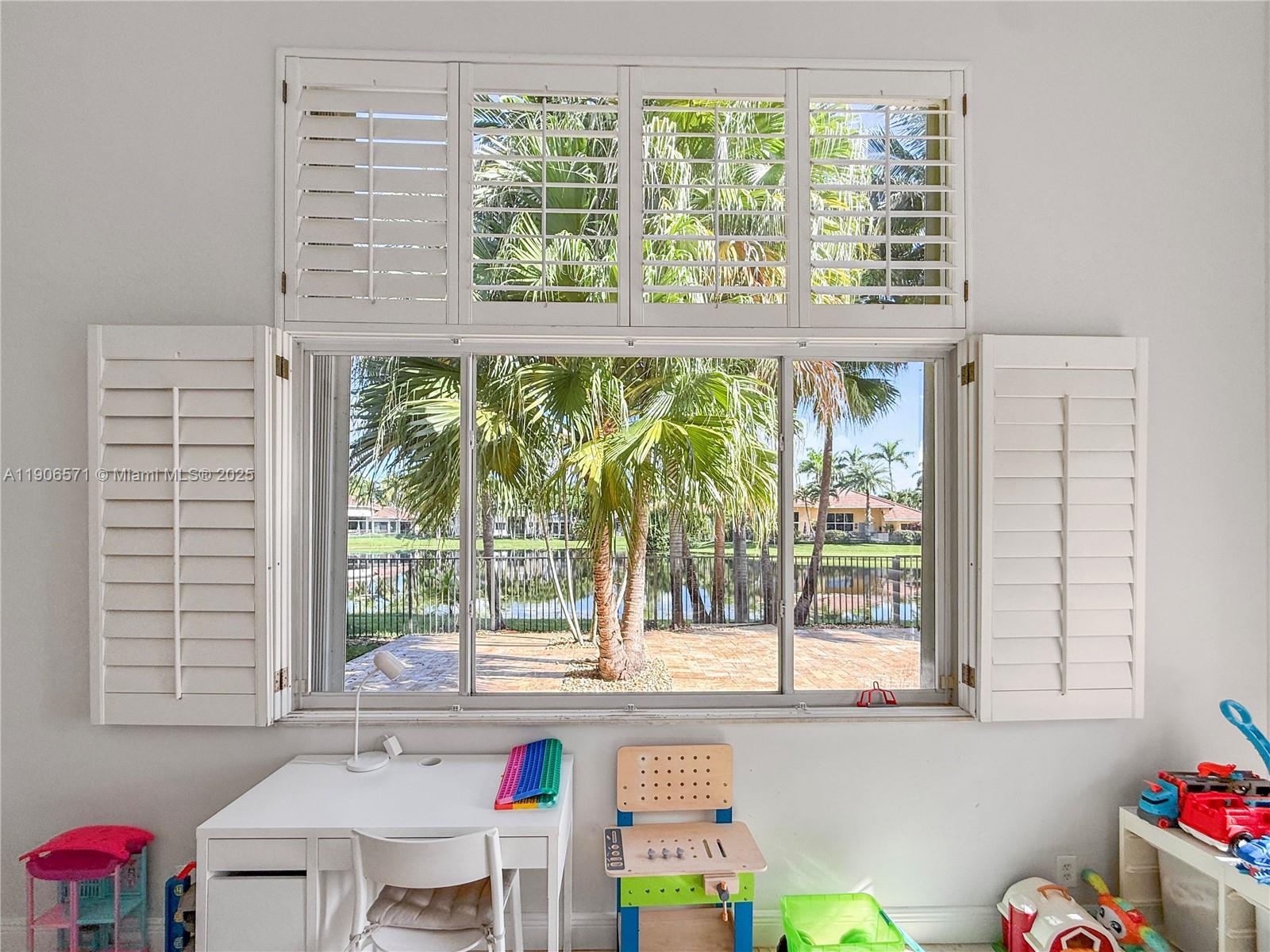 2514 Poinciana Dr Weston, FL 33327