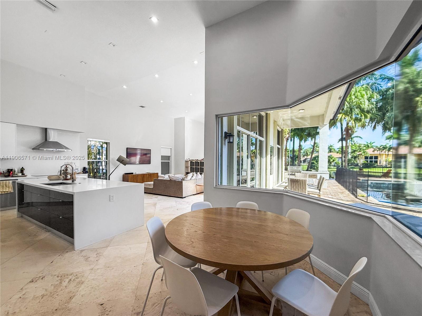 2514 Poinciana Dr Weston, FL 33327