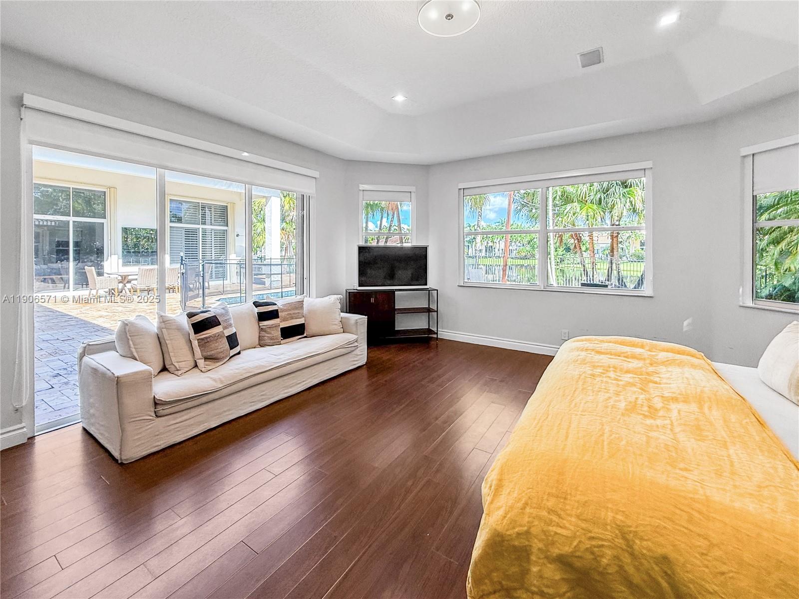 2514 Poinciana Dr Weston, FL 33327