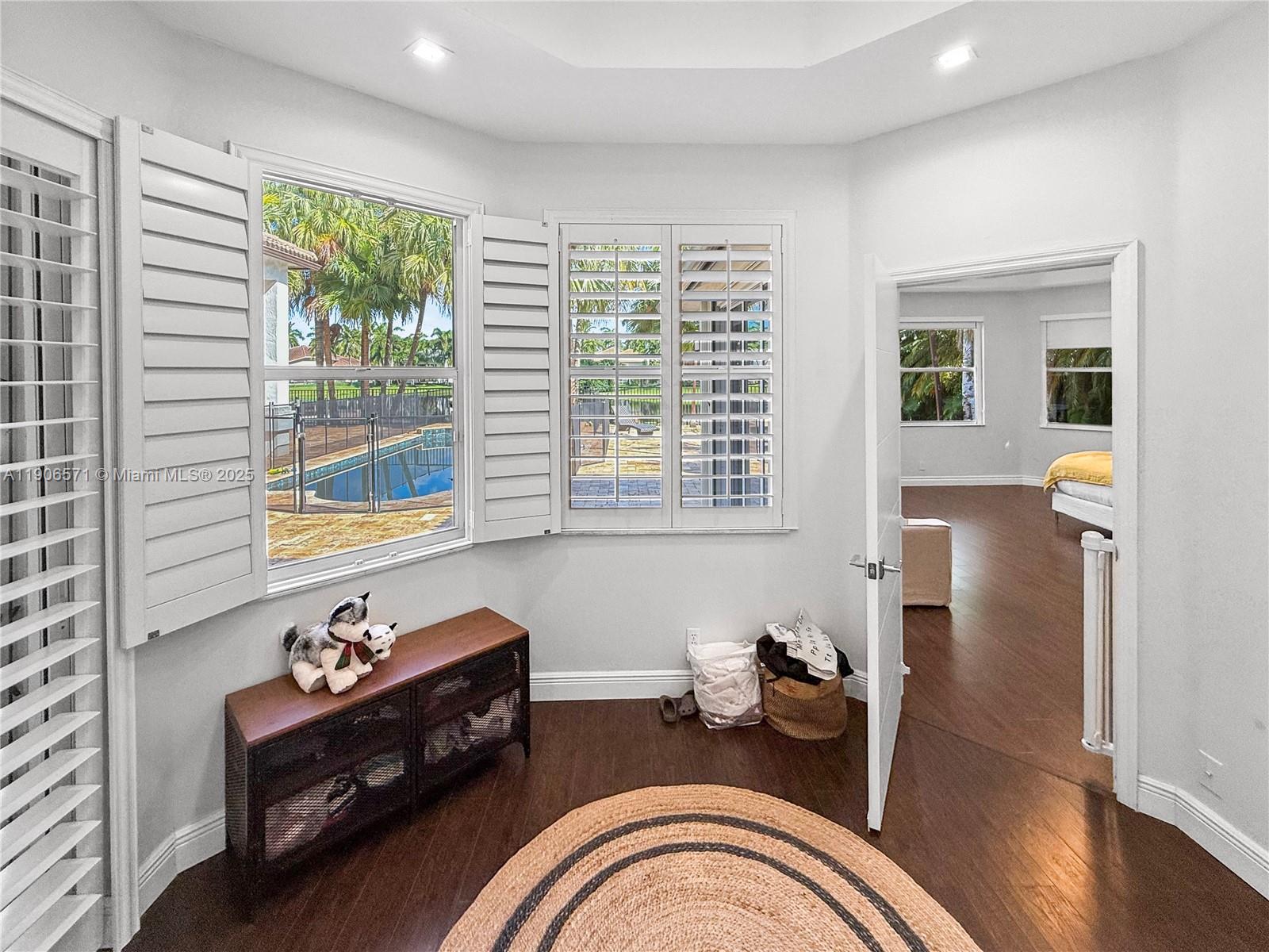 2514 Poinciana Dr Weston, FL 33327