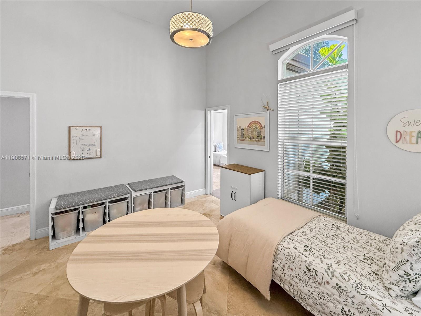 2514 Poinciana Dr Weston, FL 33327