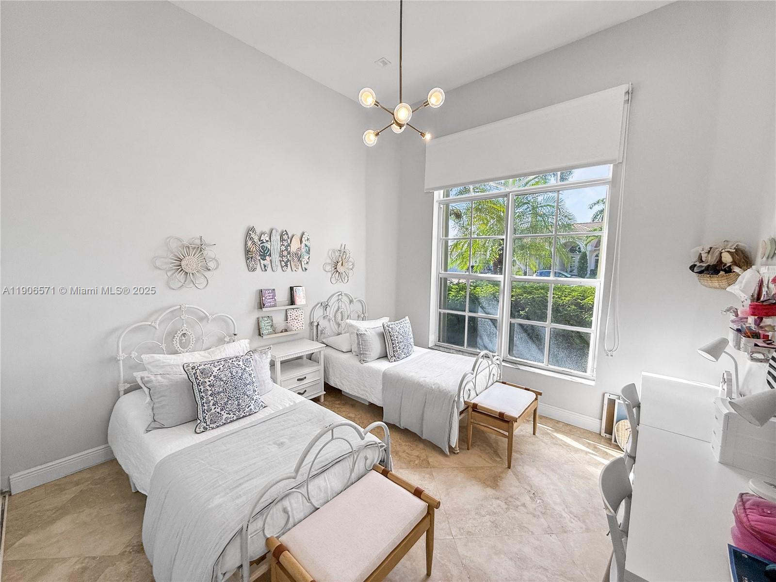 2514 Poinciana Dr Weston, FL 33327