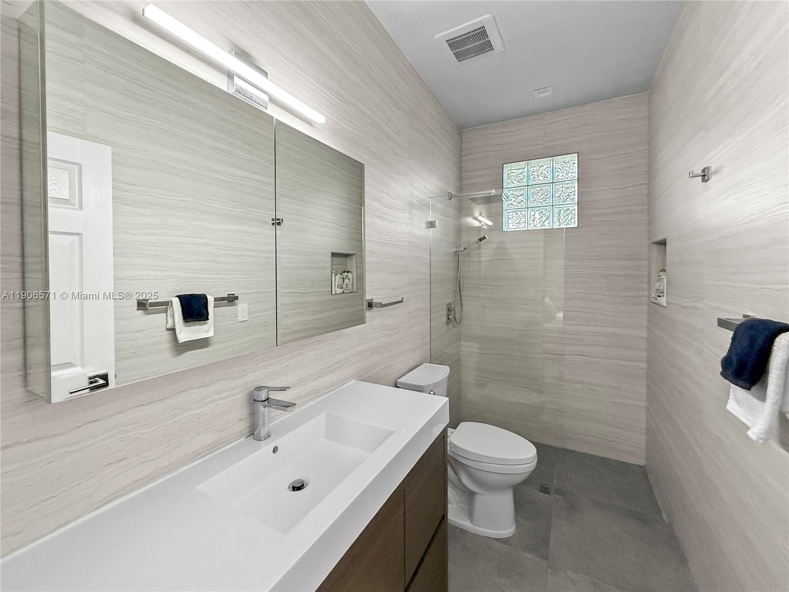 2514 Poinciana Dr Weston, FL 33327