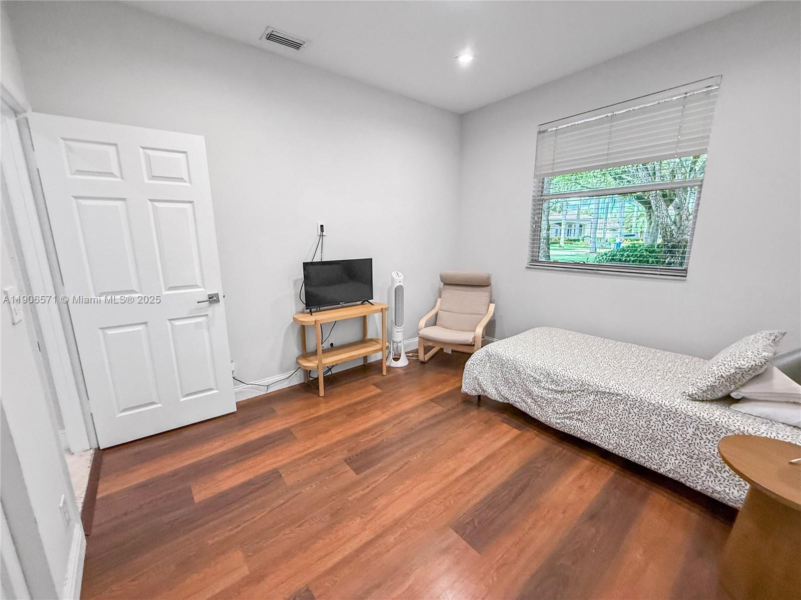 2514 Poinciana Dr Weston, FL 33327