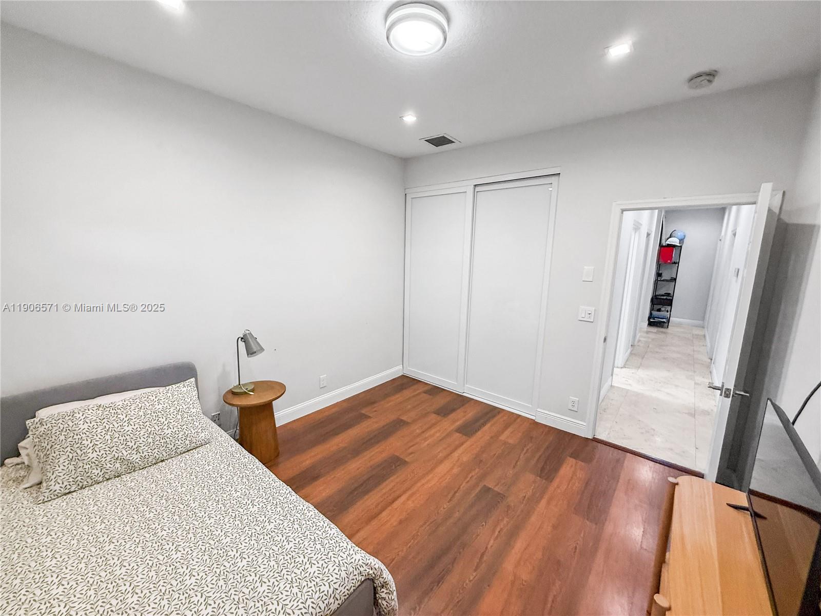 2514 Poinciana Dr Weston, FL 33327