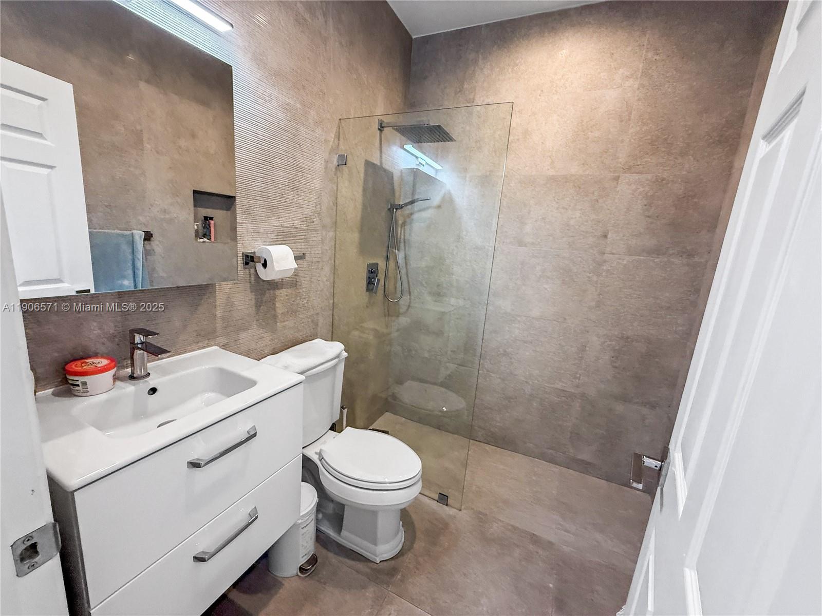 2514 Poinciana Dr Weston, FL 33327