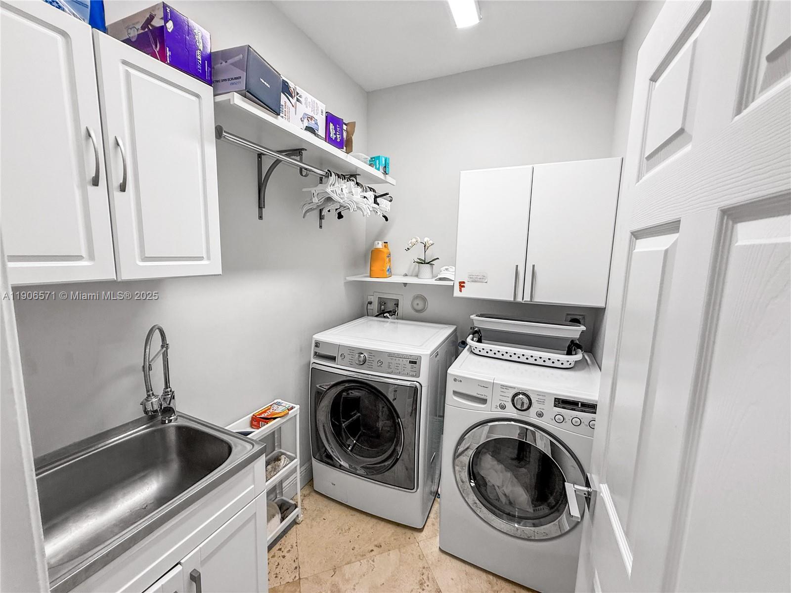 2514 Poinciana Dr Weston, FL 33327