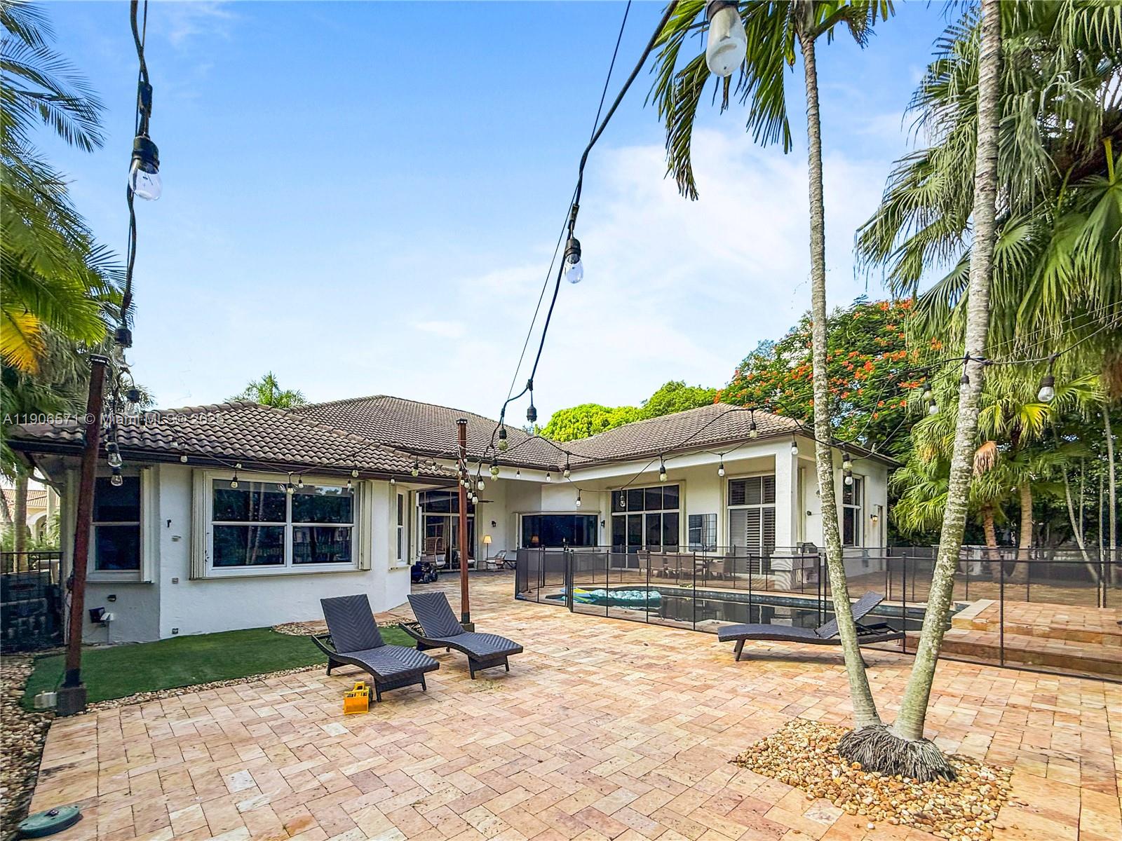 2514 Poinciana Dr Weston, FL 33327