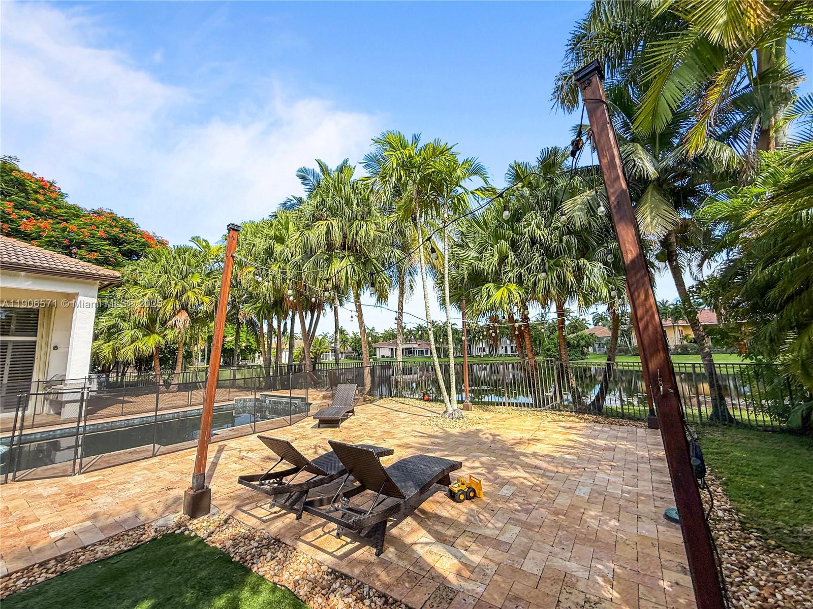 2514 Poinciana Dr Weston, FL 33327