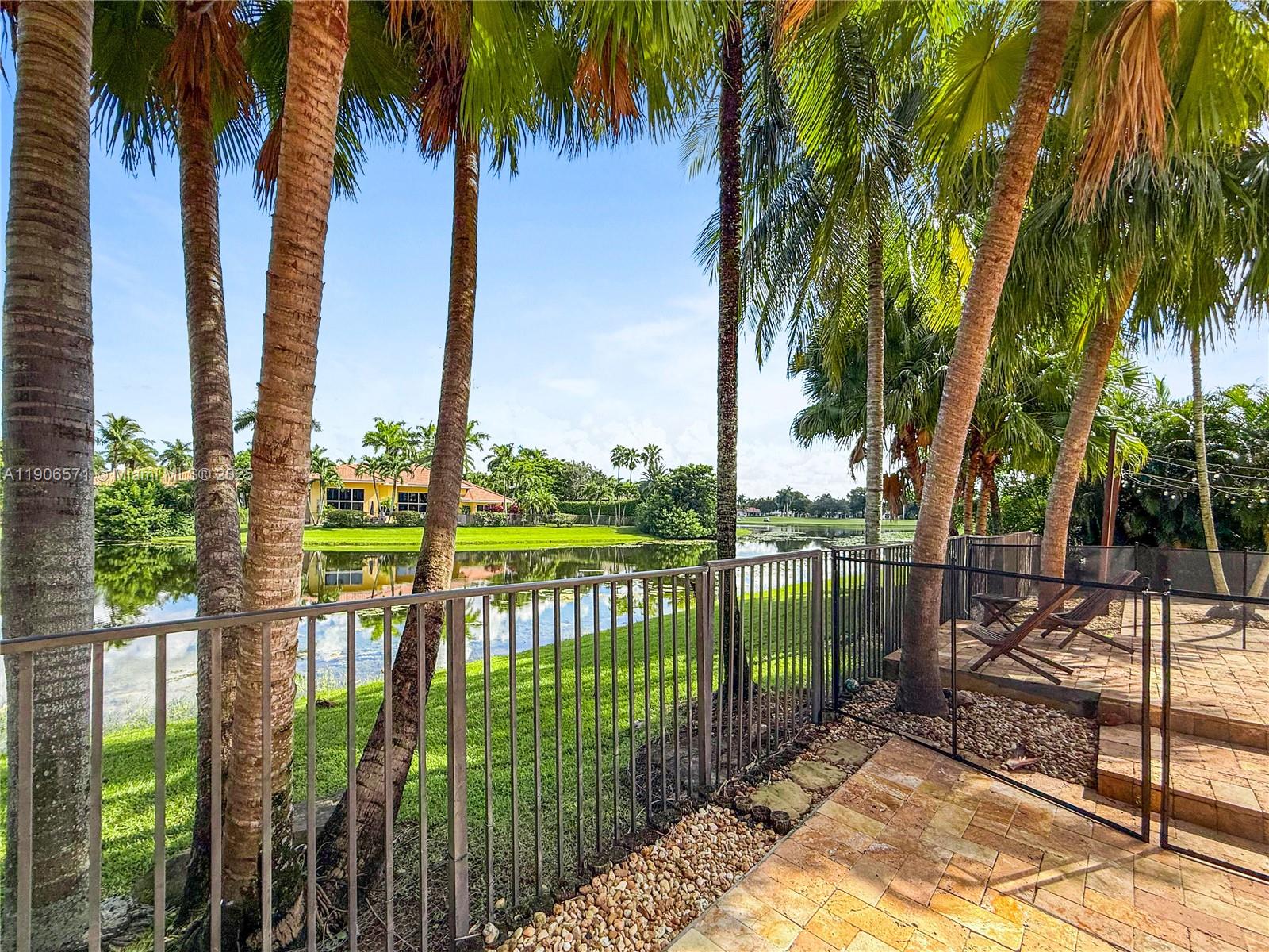 2514 Poinciana Dr Weston, FL 33327