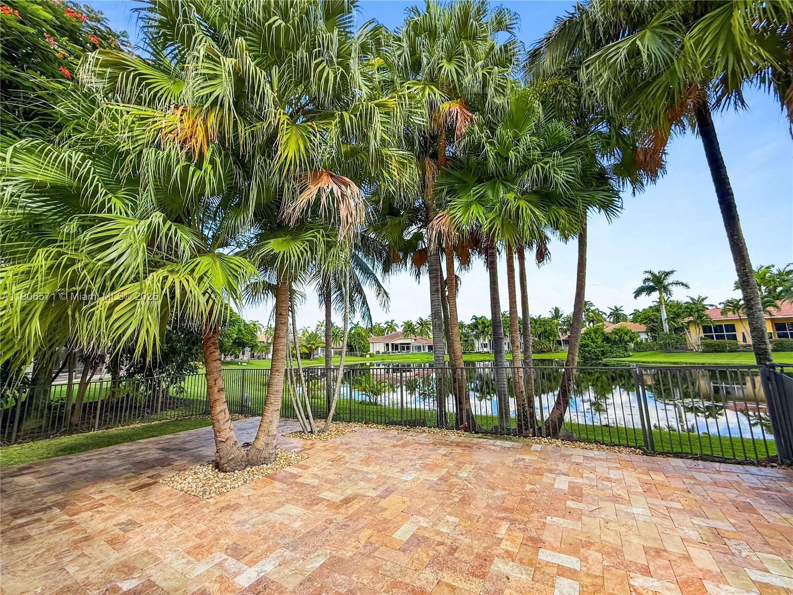 2514 Poinciana Dr Weston, FL 33327