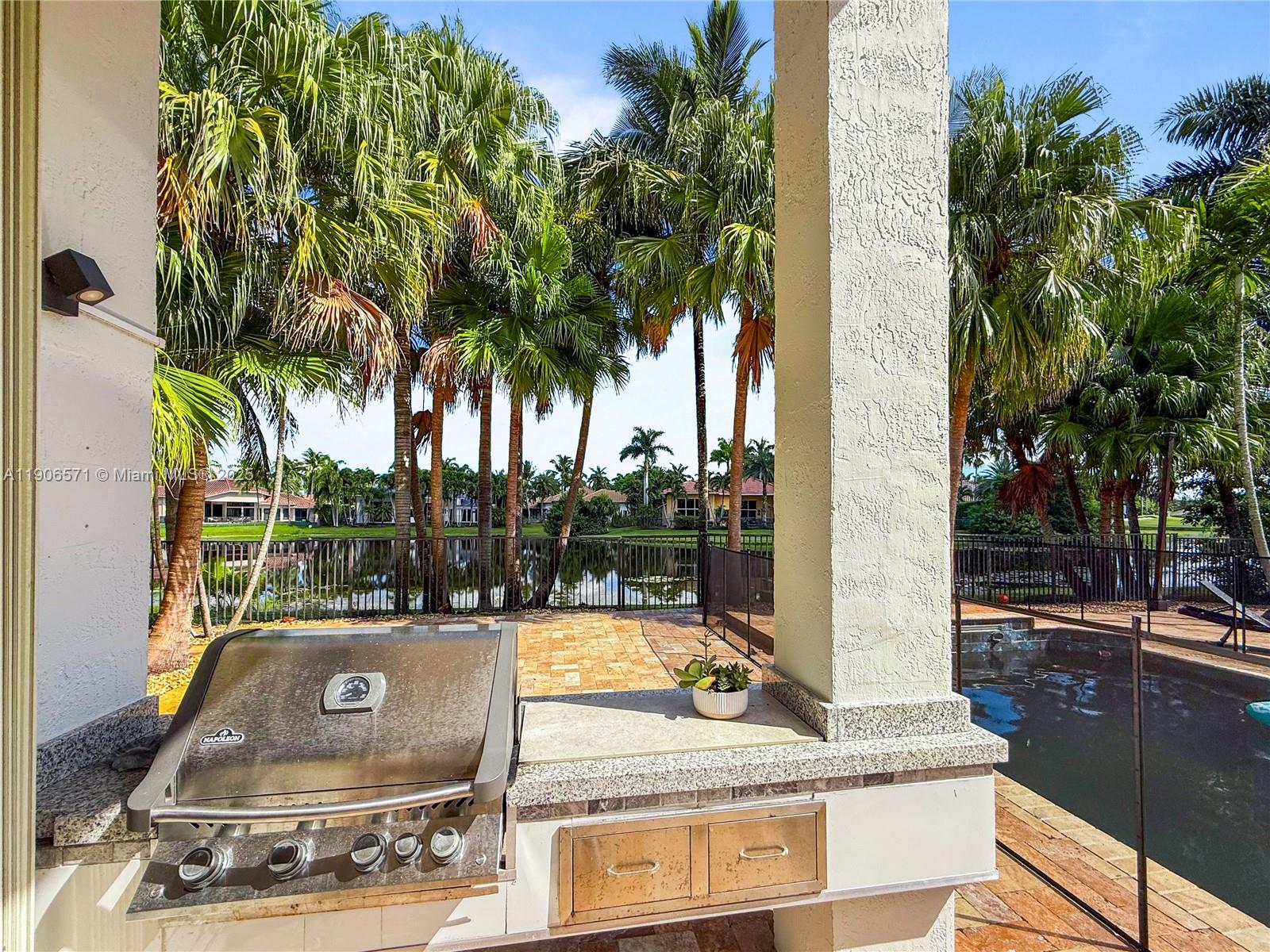 2514 Poinciana Dr Weston, FL 33327