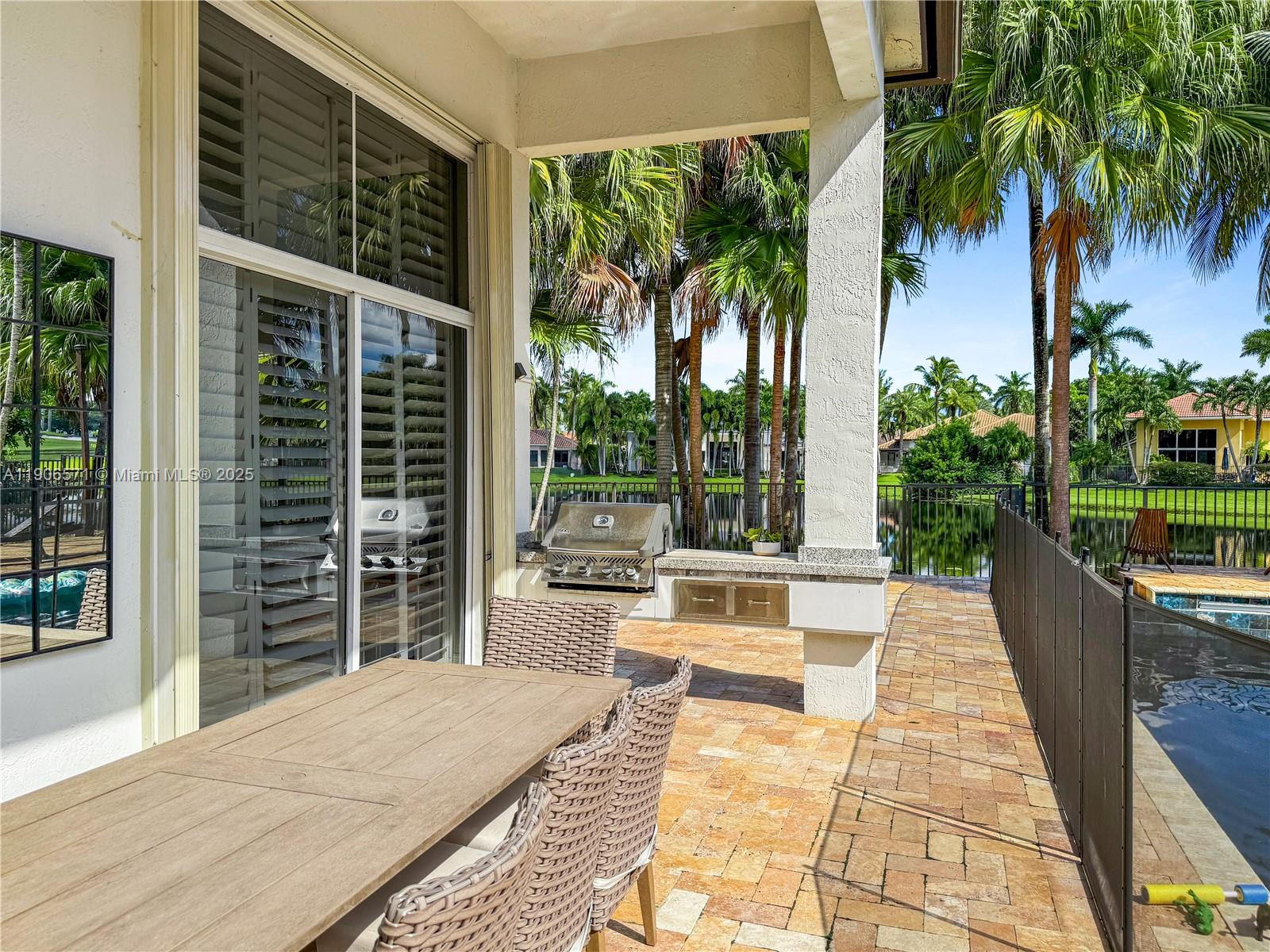 2514 Poinciana Dr Weston, FL 33327