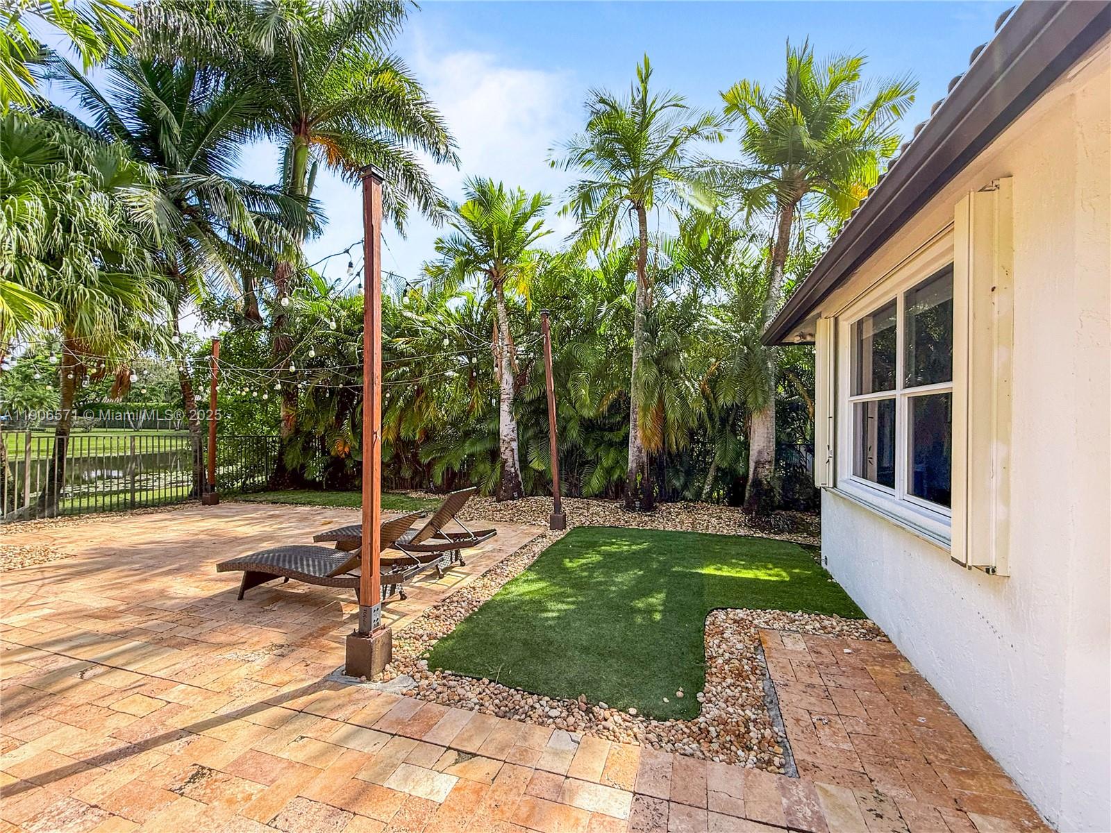 2514 Poinciana Dr Weston, FL 33327